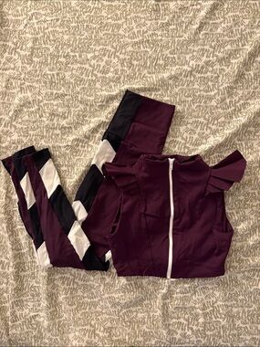 Port De Bras Fig Zip-Front Bra with Striped Black & White Leggings Size M